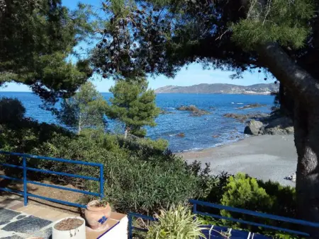 Maison bord de mer à Llançà avec accès direct à la plage, terrasses et parking. - Photo 25