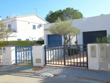Maison bord de mer à Llançà avec accès direct à la plage, terrasses et parking. - Photo 27