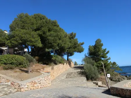Maison bord de mer à Llançà avec accès direct à la plage, terrasses et parking. - Photo 30