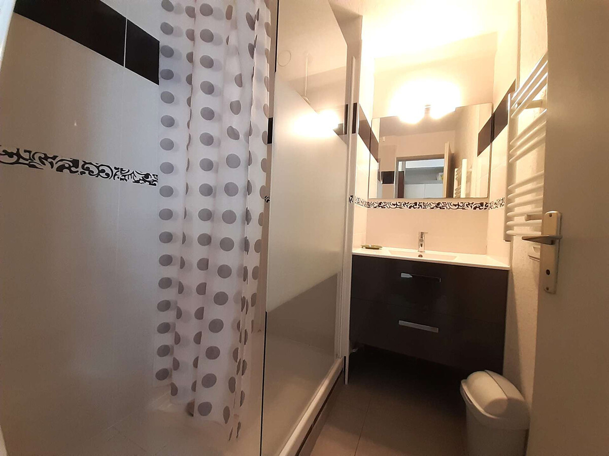T2 cabine 4 pers à Vignec : balcon, parking, sauna & jacuzzi - Photo 9