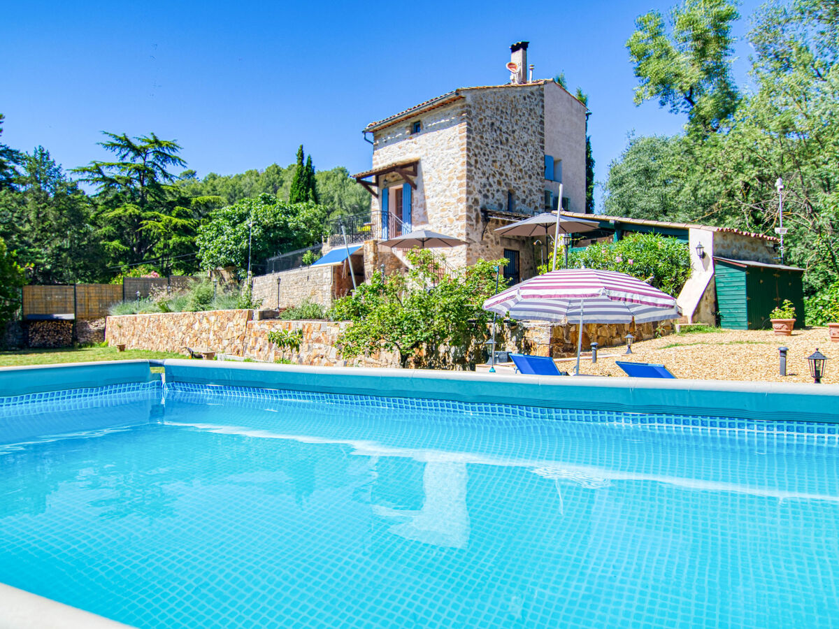 La maison aux volets bleus à Entrecasteaux - Photo 1