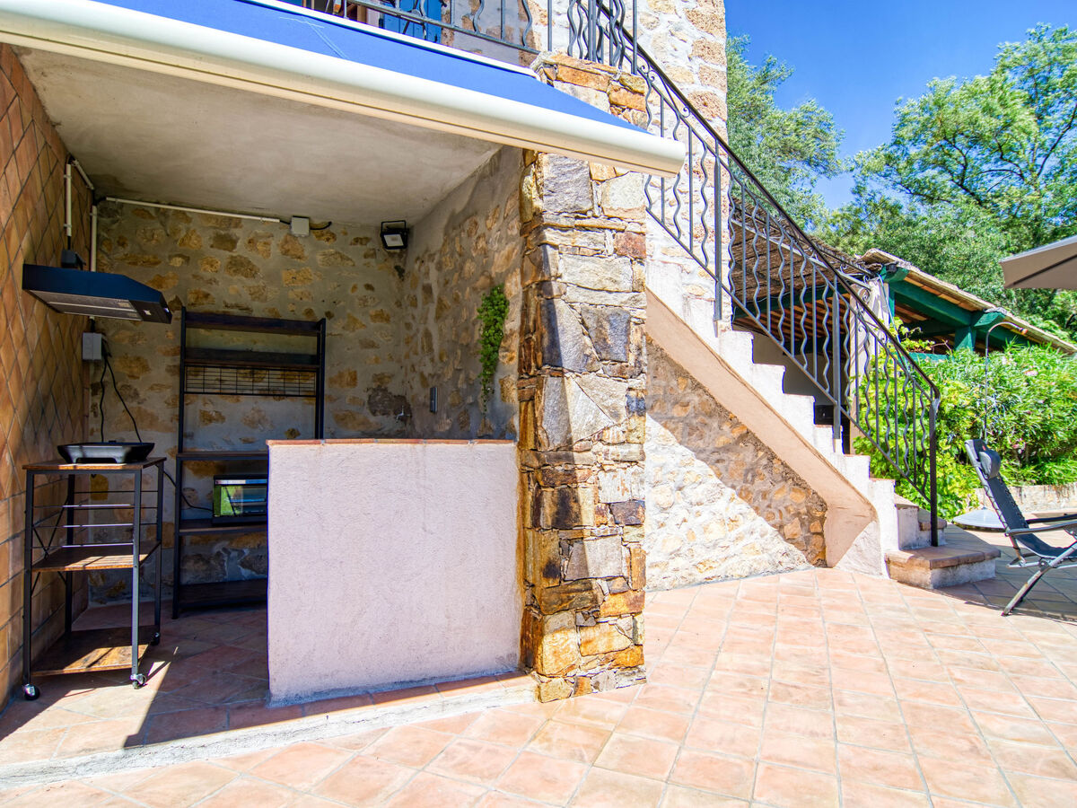 La maison aux volets bleus à Entrecasteaux - Photo 13