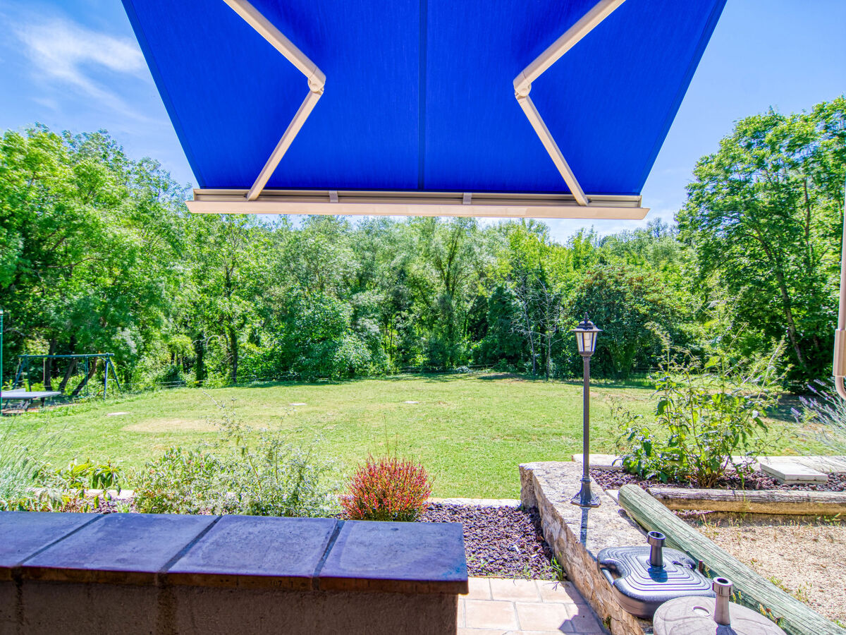 La maison aux volets bleus à Entrecasteaux - Photo 14