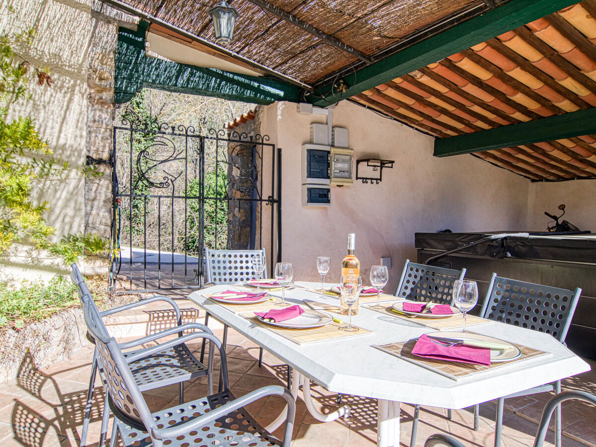 La maison aux volets bleus à Entrecasteaux - Photo 19