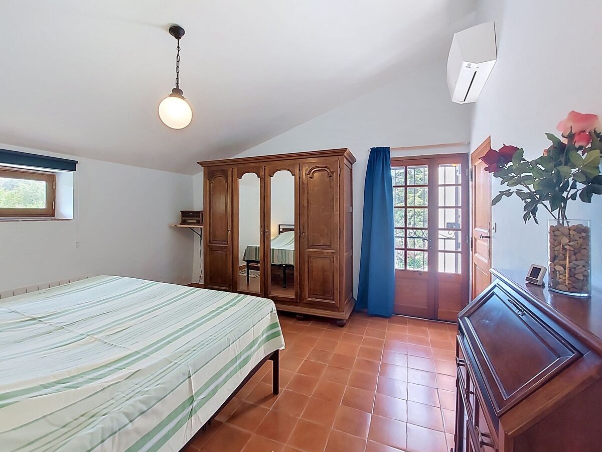 La maison aux volets bleus à Entrecasteaux - Photo 32