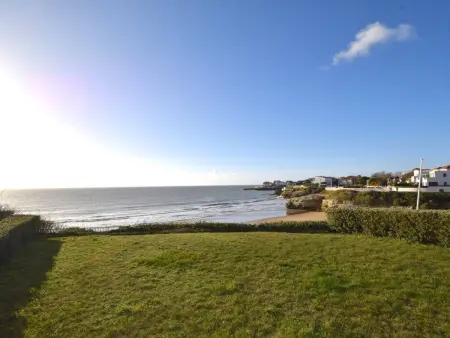 Location appartement à Royan, Appartement spacieux 95m2 au pied de la plage avec jardin et parking