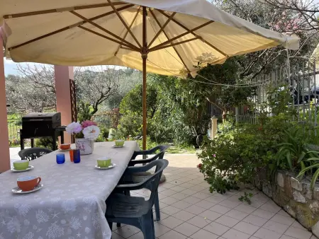 Maison Bruna à Dolcedo, 3 étages, vue mer : photo 2