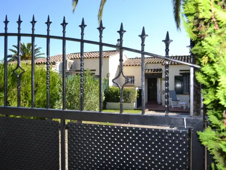 Maison avec Jardin, Terrasse et Piscine Commune à 3 km de la Plage à L'Estartit - Photo 10