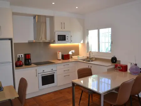 Maison avec Jardin, Terrasse et Piscine Commune à 3 km de la Plage à L'Estartit - Photo 15
