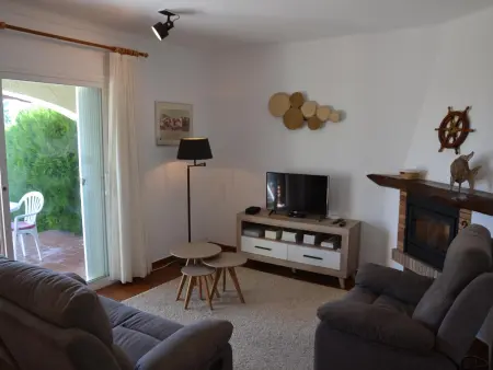 Maison avec Jardin, Terrasse et Piscine Commune à 3 km de la Plage à L'Estartit - Photo 21