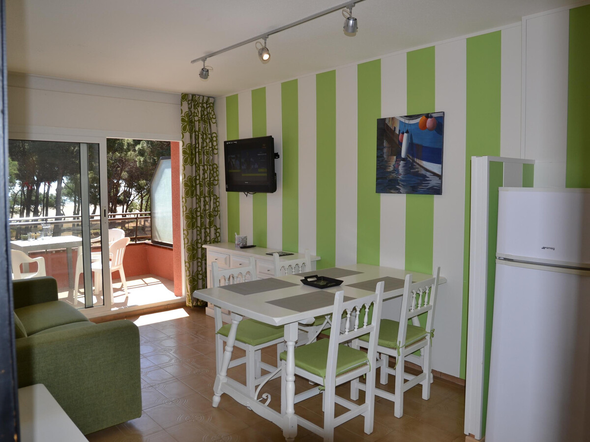 Bel Appartement en Bord de Mer avec Piscine, Terrasse et Climatisation à L'Estartit - Photo 9
