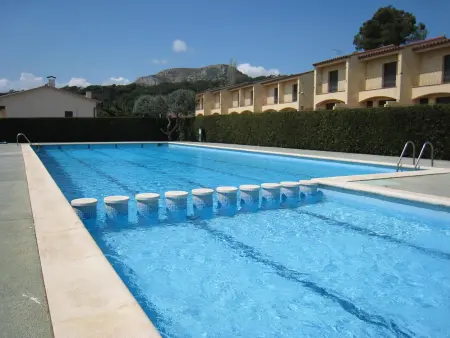Location maison à L'Estartit, Maison moderne avec piscine commune, proche plage, 2 terrasses, jardin, animaux acceptés