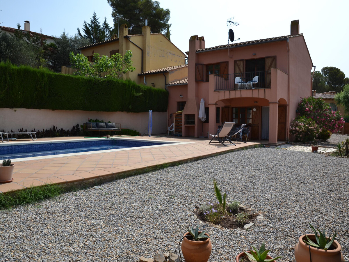 Villa avec Piscine Privée, Jardin Clôturé et Proche Plage- Idéale pour Familles! - Photo 3