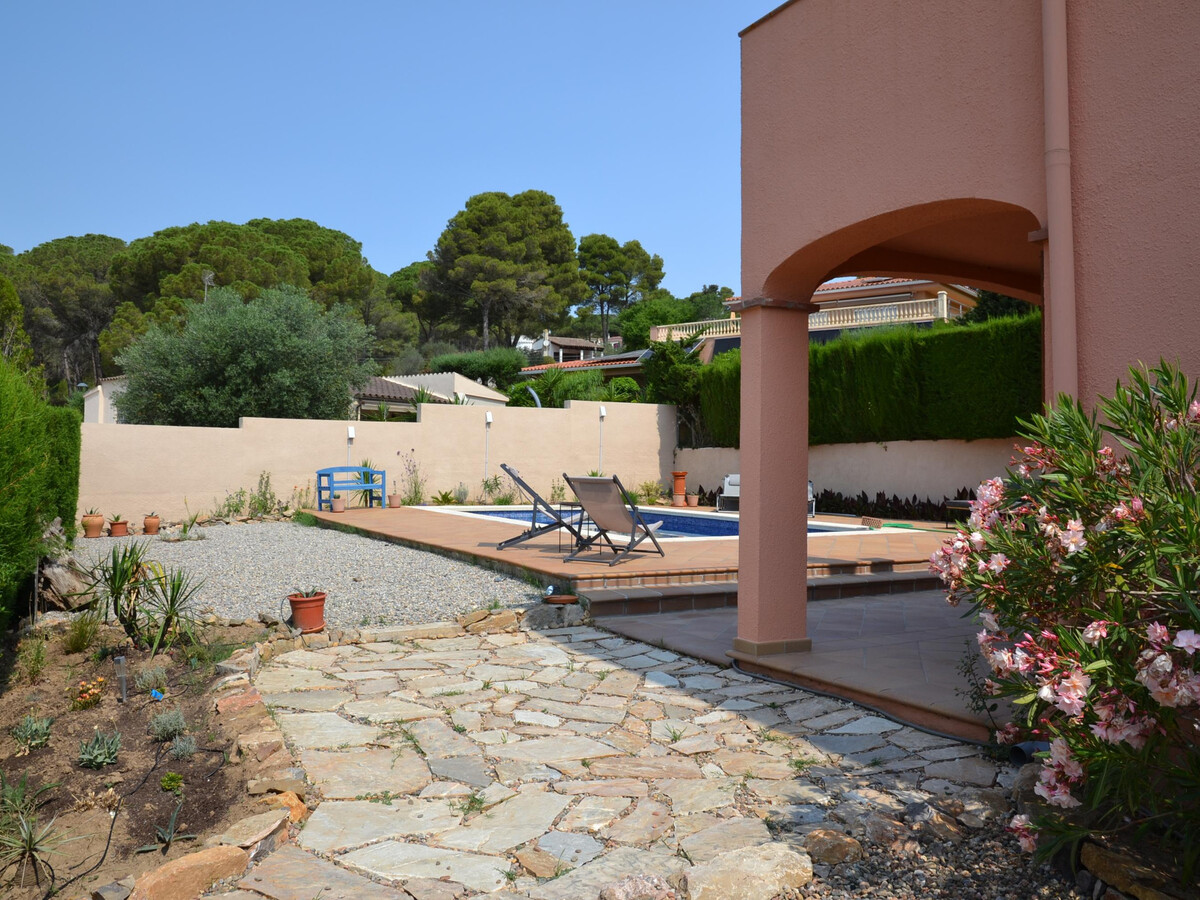 Villa avec Piscine Privée, Jardin Clôturé et Proche Plage- Idéale pour Familles! - Photo 4