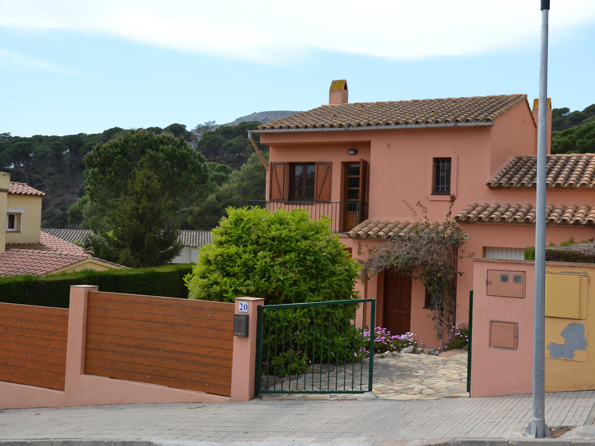 Villa avec Piscine Privée, Jardin Clôturé et Proche Plage- Idéale pour Familles! - Photo 9