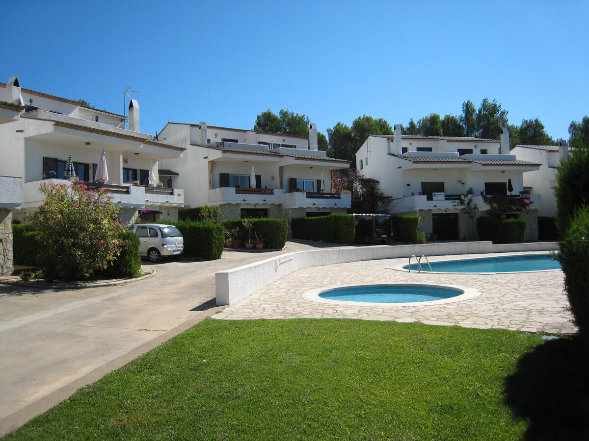 Maison familiale avec jardin et terrasse privée, piscine commune, proche de L'Estartit - Photo 1