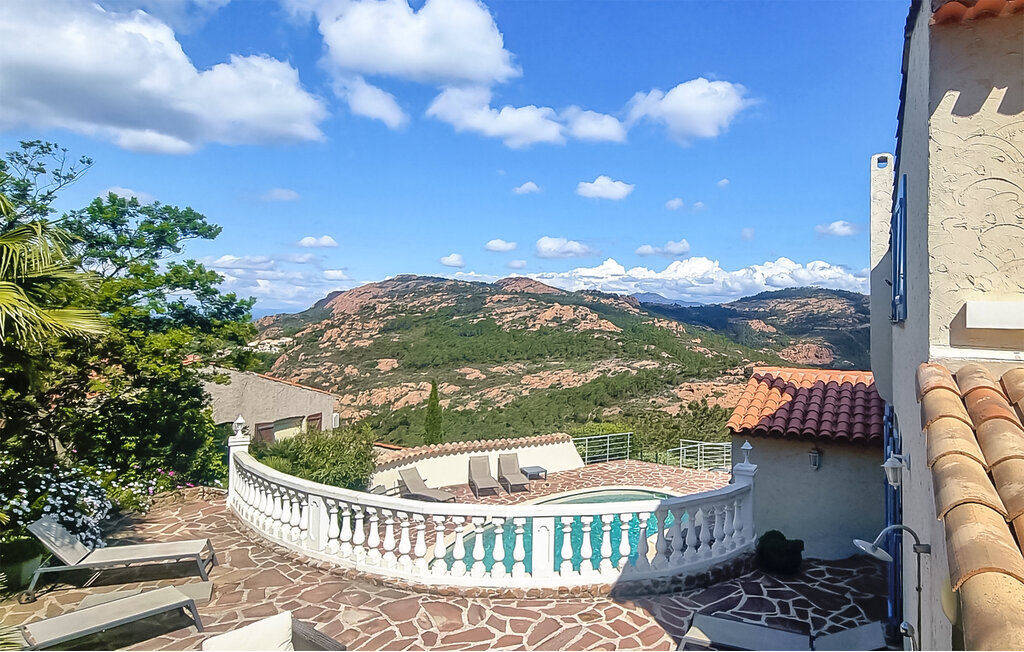 Villa Anthea à Saint Raphaël : piscine et vue sur l'Estérel - Photo 10