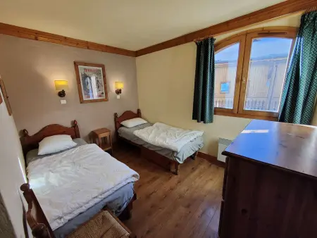 Chalet mitoyen 85 m², cheminée et balcon sud à Val Thorens : photo 7