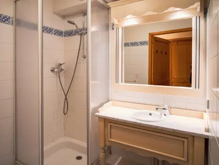Chalet mitoyen 85 m², cheminée et balcon sud à Val Thorens : photo 11