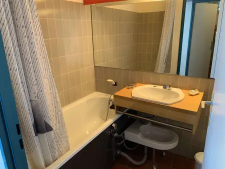 Appartement 2P+2 cabines vue mer, terrasse 18 m², Port Camargue : photo 16