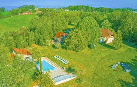 Ancienne ferme rénovée avec jacuzzi privé à Simeyrols : photo 7