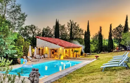 Ancienne ferme rénovée avec jacuzzi privé à Simeyrols : photo 9