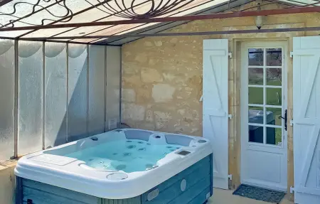 Ancienne ferme rénovée avec jacuzzi privé à Simeyrols : photo 13