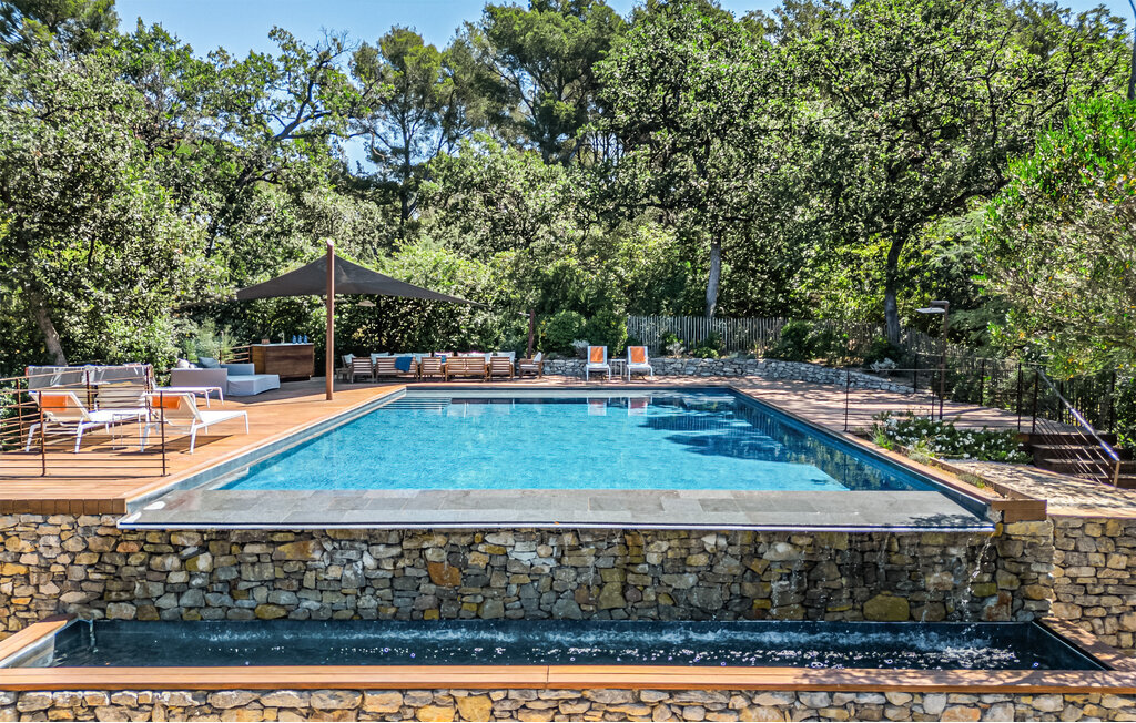Mas Des Bonnettes – 11 chambres, piscine chauffée au Pradet - Photo 2