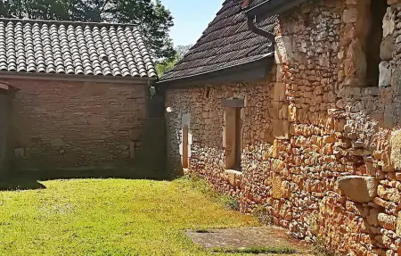 L'Ostalet : maison en pierre pour 2 à Saint Cyprien : photo 10
