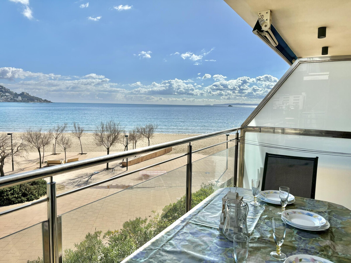 Appartement 3 chambres première ligne de mer à Roses - Photo 1