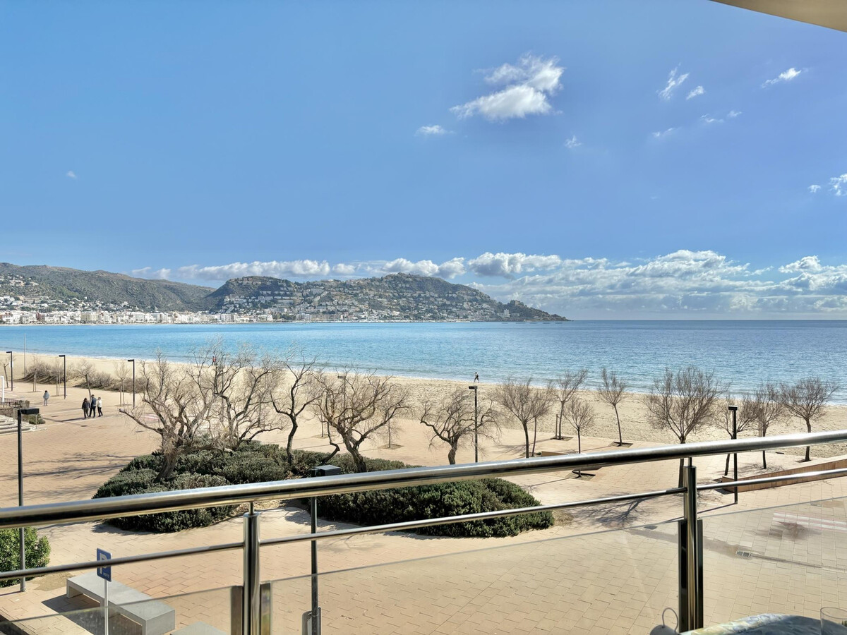 Appartement 3 chambres première ligne de mer à Roses - Photo 2