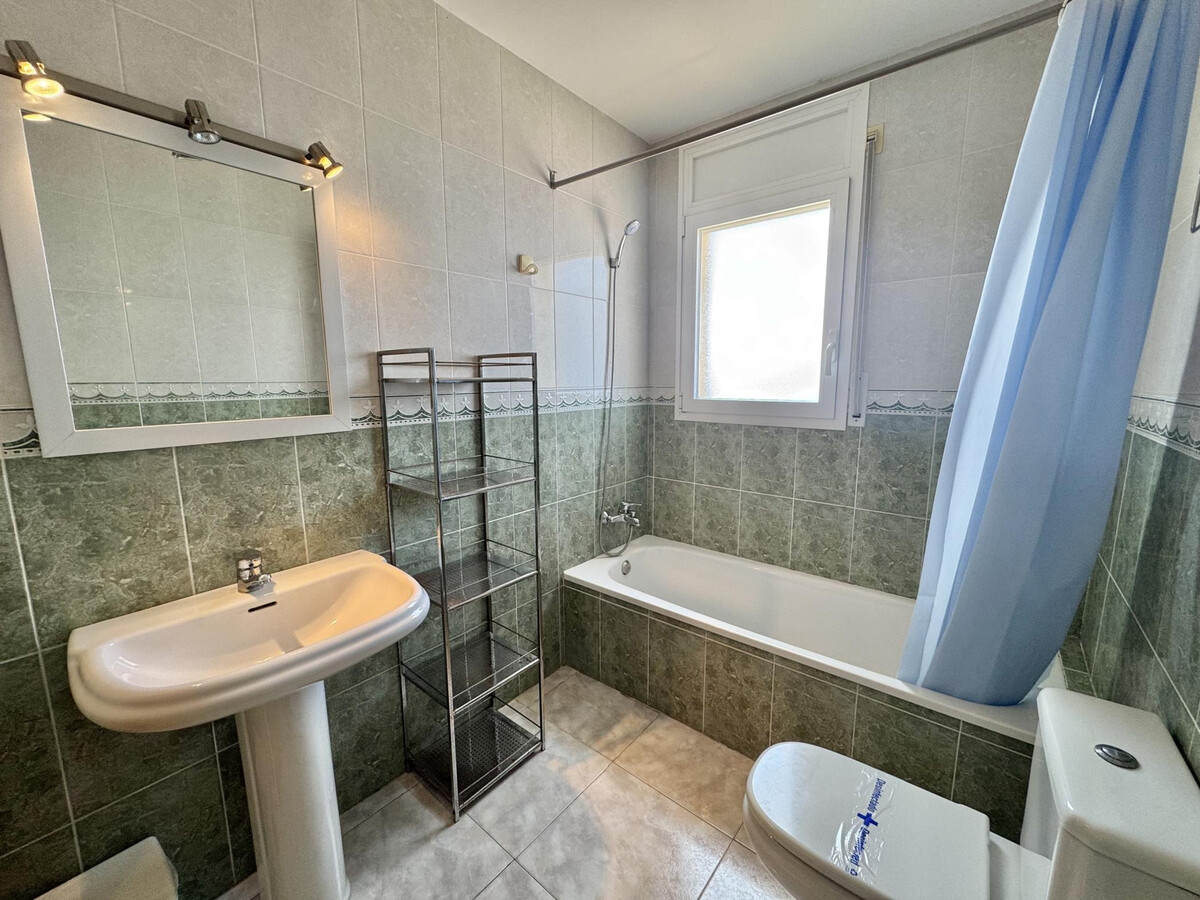 Villa 3 étages Roses, piscine commune, vue mer - Photo 8