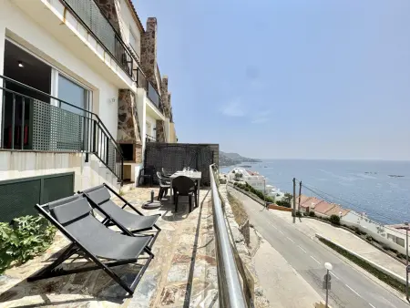 Location villa à Roses, Maison 3 étages, piscine commune, vue mer, clim, proche plage et centre de Roses