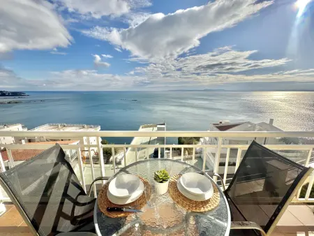 Appartement Roses, terrasse vue baie et piscine : photo 2