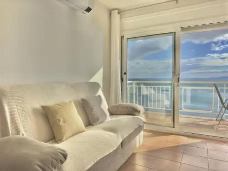 Appartement Roses, terrasse vue baie et piscine : photo 12