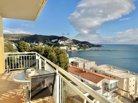 Appartement Roses, terrasse vue baie et piscine : photo 13