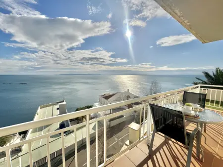 Appartement Roses, terrasse vue baie et piscine : photo 15