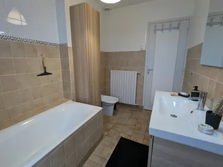 Gîte familial 6 pers., cour privée à La Neuville-sur-Essonne : photo 16