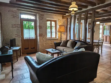 Gîte rural du XVIIè s. à Lorcy, terrasse privée : photo 2