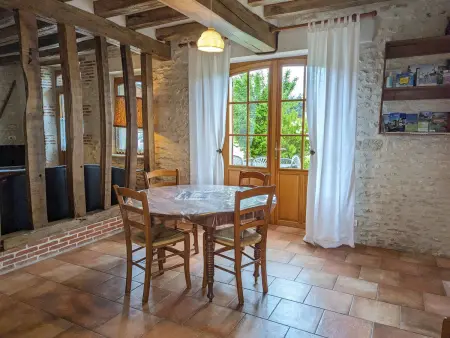 Gîte rural du XVIIè s. à Lorcy, terrasse privée : photo 6