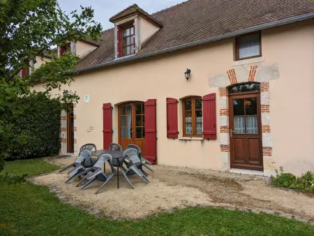 Gîte rural du XVIIè s. à Lorcy, terrasse privée : photo 18