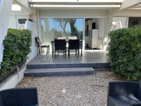 T2 cabine avec jardin et terrasse à 50 m de la plage, Port Camargue : photo 2