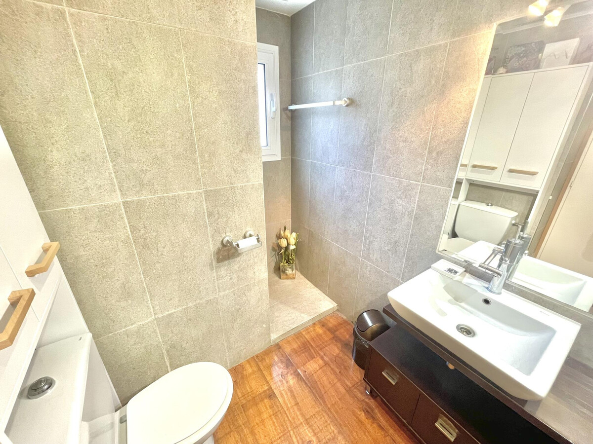 Appartement Roses, terrasse sud, 2 chambres, 500m plage - Photo 7