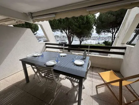 Appartement 2 pièces rénové et climatisé à 50 m de la plage, Port Camargue : photo 2