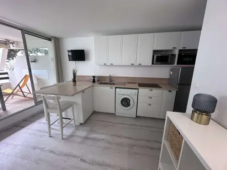 Appartement 2 pièces rénové et climatisé à 50 m de la plage, Port Camargue : photo 6