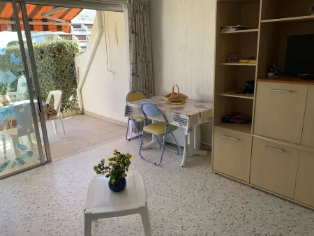 Studio cabine avec terrasse face à la plage, Port Camargue : photo 4