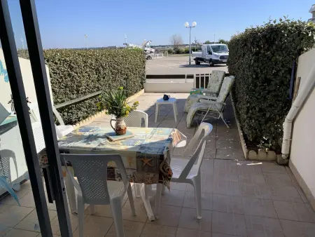 Studio cabine avec terrasse face à la plage, Port Camargue : photo 11