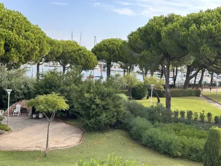 Studio cabine avec piscine et terrasse vue port, Port Camargue : photo 2