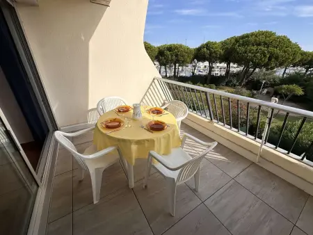 Studio cabine avec piscine et terrasse vue port, Port Camargue : photo 3