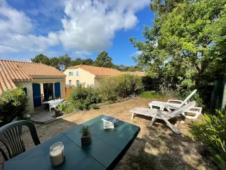 Location maison à Saint Jean de Monts, Maison de vacances avec piscine, terrasse et coin détente en forêt, proche plage!